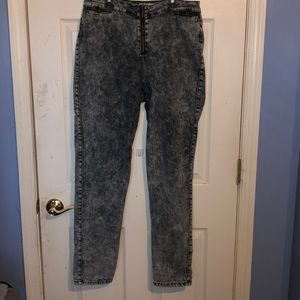 Acid wash stretch jeans
